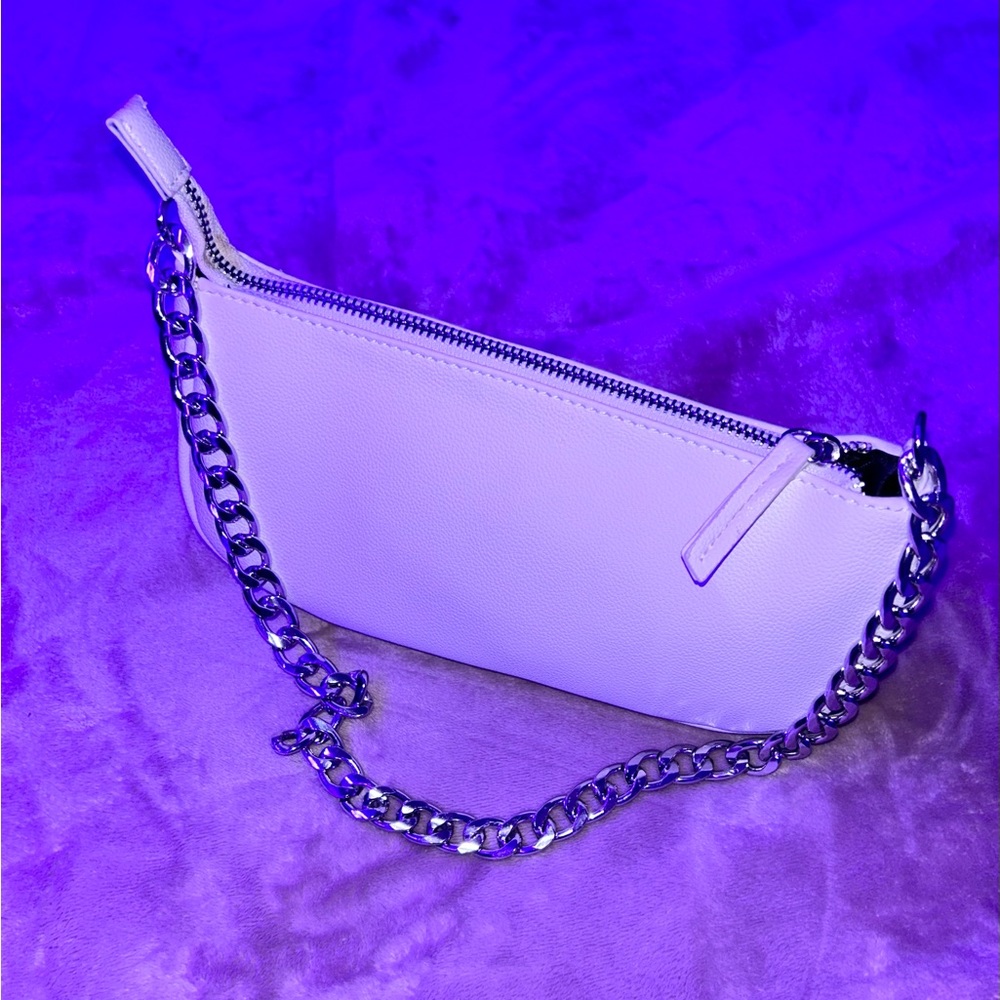 White shoulder bag with chain